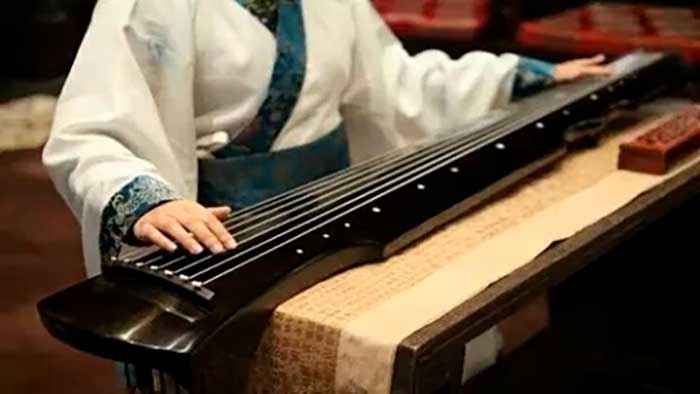 Китайский семиструнный инструмент Гуцинь